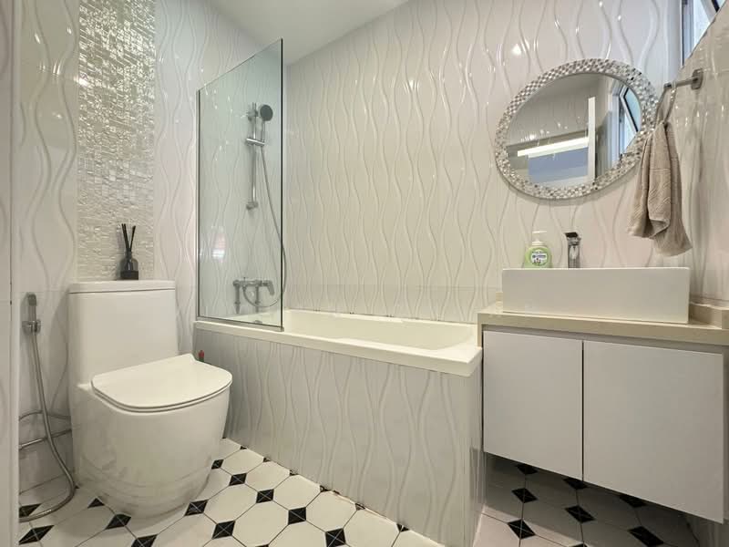3 Toh Yi Drive HDB Flat For Sale at S$ 1,399,000 | PropertyGuru Singapore - Bathroom