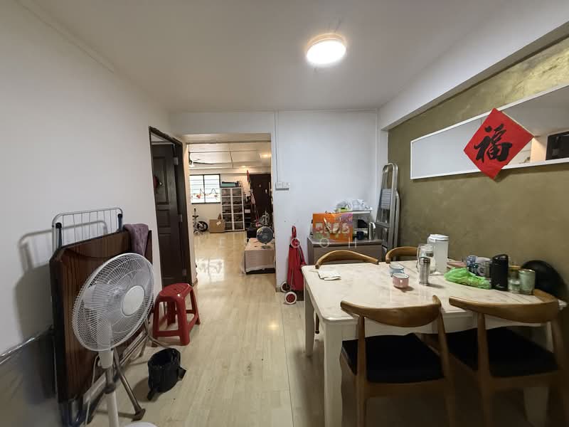 205 Clementi Avenue 6 HDB Flat For Sale at S$ 620,000 | PropertyGuru Singapore - Living Room