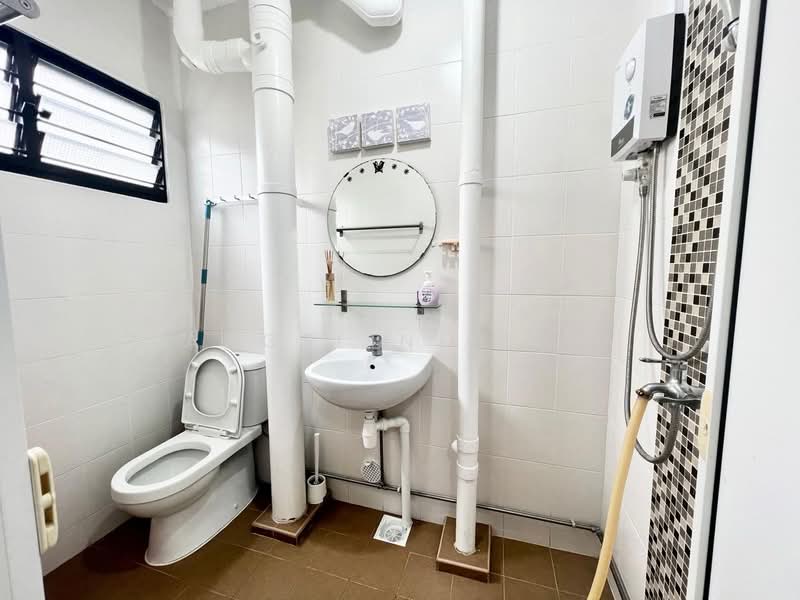 450 Tampines Street 42, 450 Tampines Street 42, Room Rental, 90 sqft, HDB Flat For Rent, by Angeline Tan, 500090719 - Bathroom - PropertyGuru.com.sg