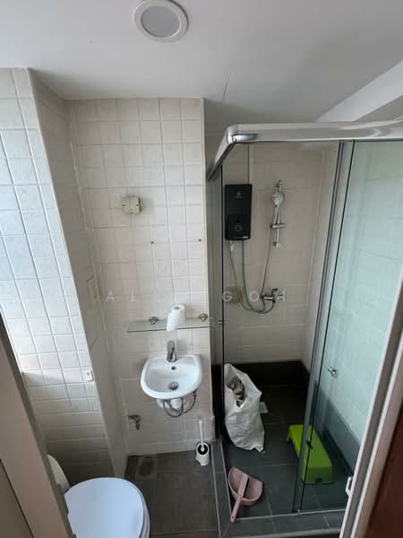 St Michael's Condo Condominium For Sale at S$ 1,490,000 | PropertyGuru Singapore - Bathroom