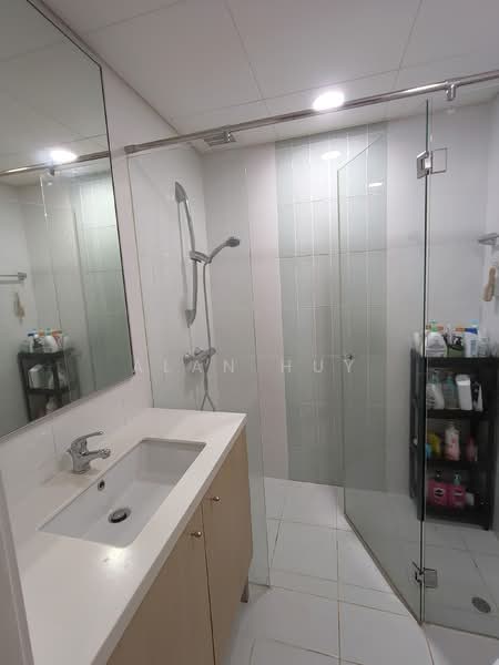 The Sail @ Marina Bay, 6 Marina Boulevard, Room Rental, 200 sqft, Condominium For Rent, by Alan Huy, 500090730 - Bathroom - PropertyGuru.com.sg