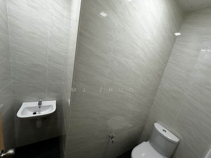 E-Centre @ Redhill, 3791 Jalan Bukit Merah, 1,259 sqft, Light Industrial (B1) For Rent, by MJ Zhuo, 500090746 - Bathroom - CommercialGuru.com.sg