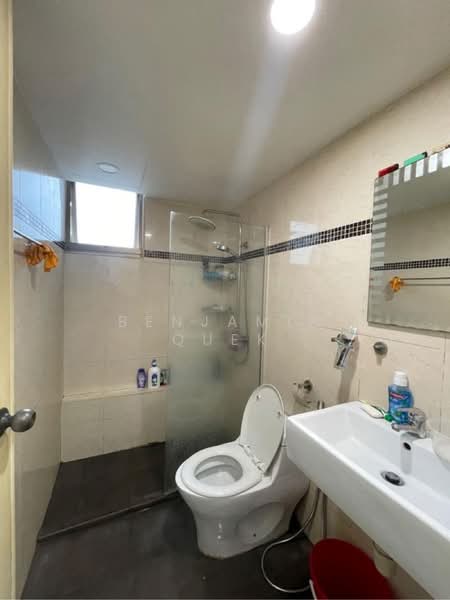 Orchid Park Condominium Condominium For Sale at S$ 1,250,000 | PropertyGuru Singapore - Bathroom