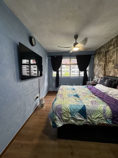 441B Bukit Batok West Avenue 8 HDB Flat For Sale at S$ 799,000 | PropertyGuru Singapore - Master Bedroom