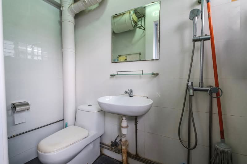 470 Pasir Ris Drive 6 HDB Flat For Sale at S$ 628,000 | PropertyGuru Singapore - Bathroom
