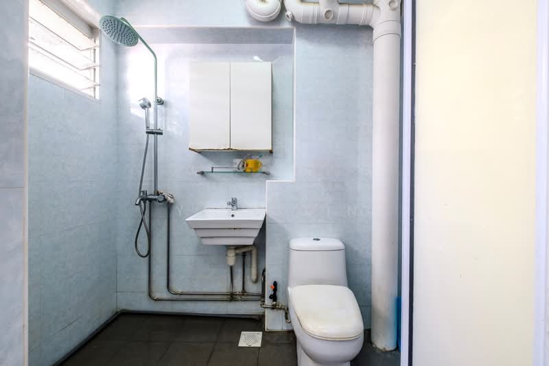 470 Pasir Ris Drive 6 HDB Flat For Sale at S$ 628,000 | PropertyGuru Singapore - Master Bathroom