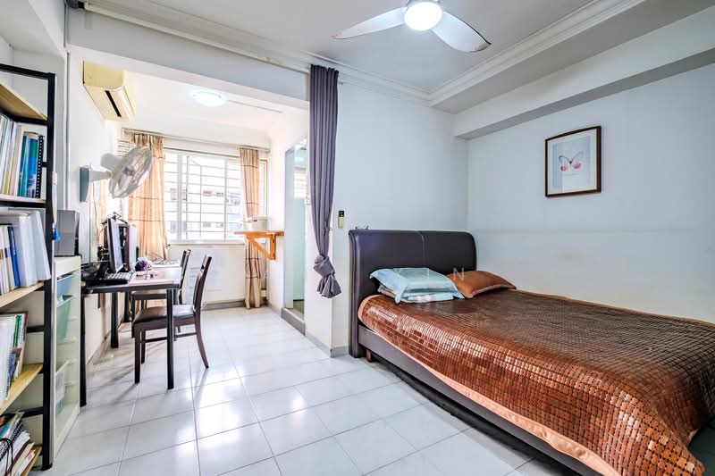 470 Pasir Ris Drive 6 HDB Flat For Sale at S$ 628,000 | PropertyGuru Singapore - Master Bedroom