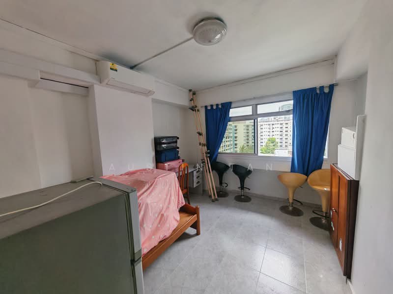 367 Woodlands Avenue 5 HDB Flat For Sale at S$ 849,688 | PropertyGuru Singapore - Bedroom