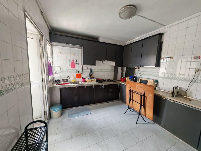 367 Woodlands Avenue 5 HDB Flat For Sale at S$ 849,688 | PropertyGuru Singapore - Kitchen