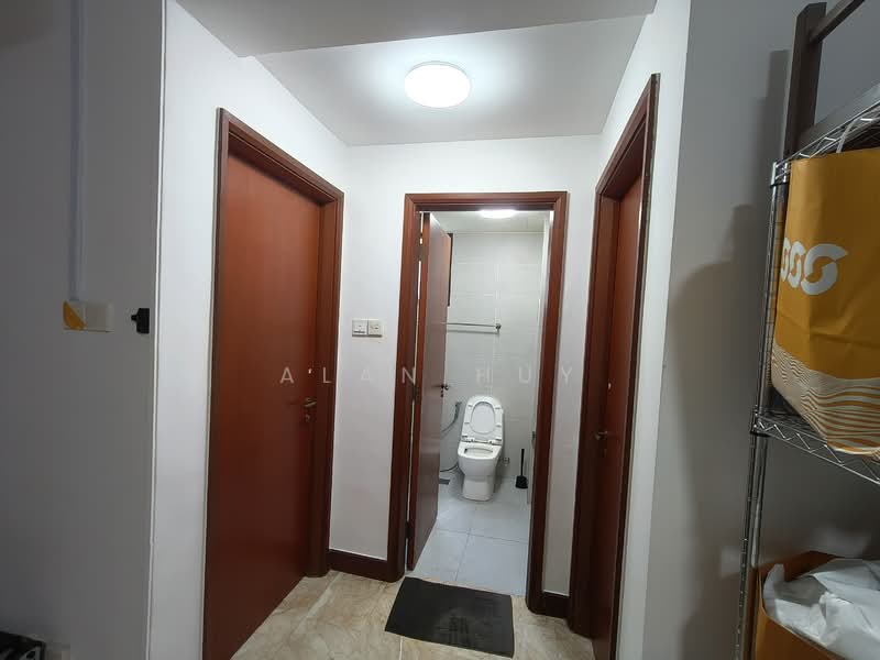 Parc Oasis, 35 Jurong East Avenue 1, Room Rental, 300 sqft, Condominium For Rent, by Alan Huy, 500090774 - Bathroom - PropertyGuru.com.sg