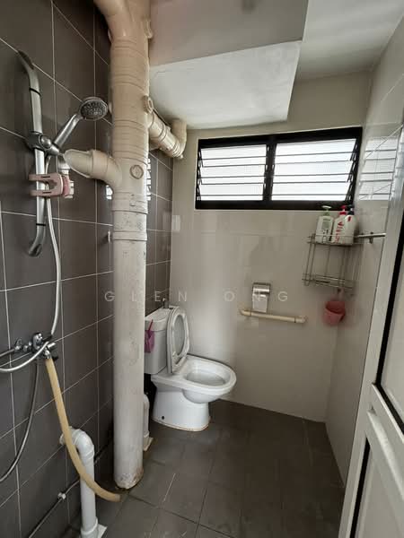 463 Jurong West Street 41 HDB Flat For Sale at S$ 395,000 | PropertyGuru Singapore - Bathroom
