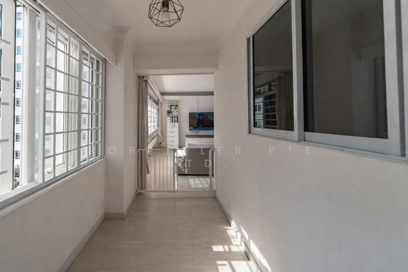 242 Pasir Ris Street 21 HDB Flat For Sale at S$ 840,000 | PropertyGuru Singapore - Corridor