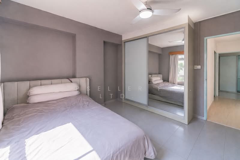 242 Pasir Ris Street 21 HDB Flat For Sale at S$ 840,000 | PropertyGuru Singapore - Bedroom