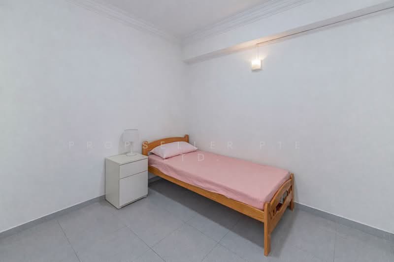242 Pasir Ris Street 21 HDB Flat For Sale at S$ 840,000 | PropertyGuru Singapore - Bedroom