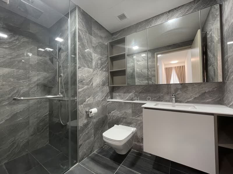 Sengkang Grand Residences, 76 Compassvale Bow, 2 Bedrooms, 764 sqft, Condominium For Rent, by Steve Ho, 500090797 - Bathroom - PropertyGuru.com.sg