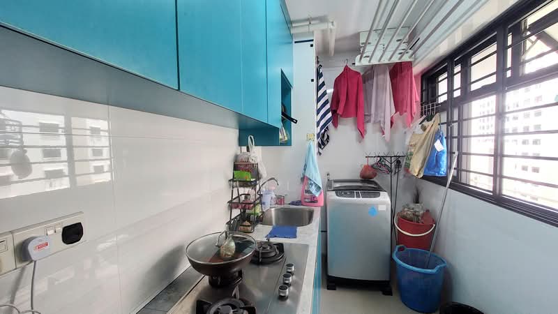 464B Bukit Batok West Avenue 8 HDB Flat For Sale at S$ 398,000 | PropertyGuru Singapore - Kitchen