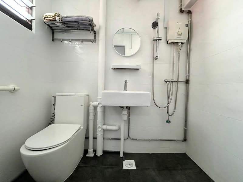389 Yishun Avenue 6 HDB Flat For Sale at S$ 518,000 | PropertyGuru Singapore - Bathroom