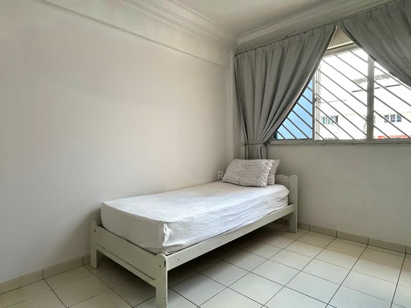 389 Yishun Avenue 6 HDB Flat For Sale at S$ 518,000 | PropertyGuru Singapore - Bedroom