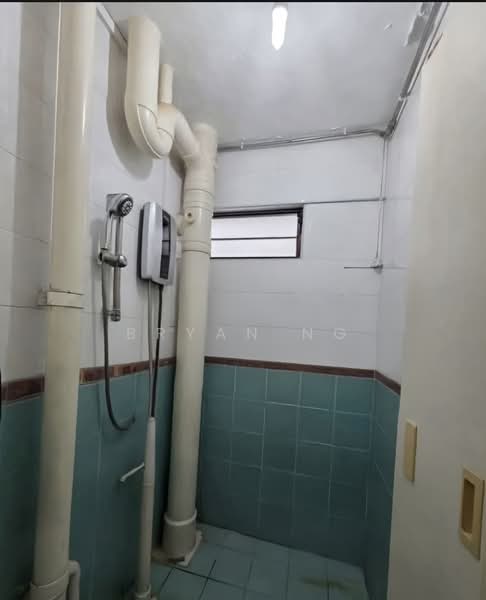 20 Dover Crescent HDB Flat For Sale at S$ 410,000 | PropertyGuru Singapore - Bathroom