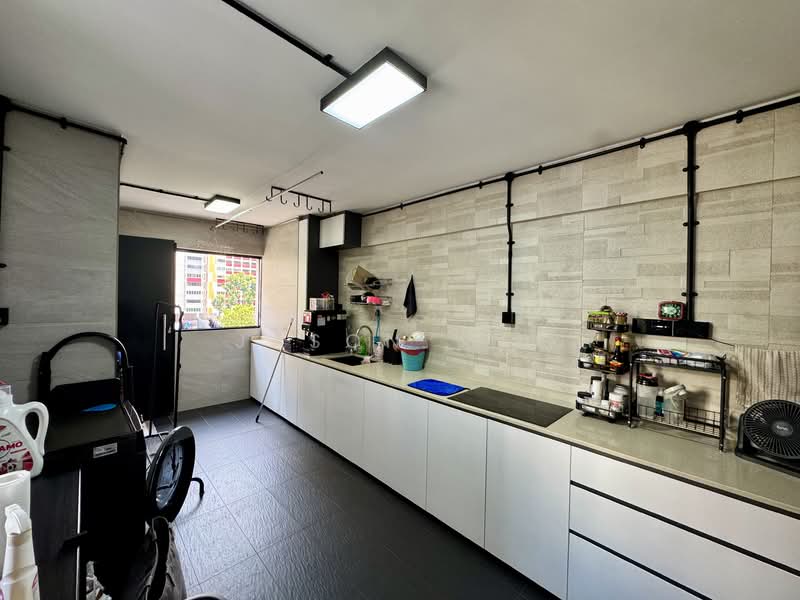 249 Hougang Avenue 3 HDB Flat For Sale at S$ 718,888 | PropertyGuru Singapore - Kitchen