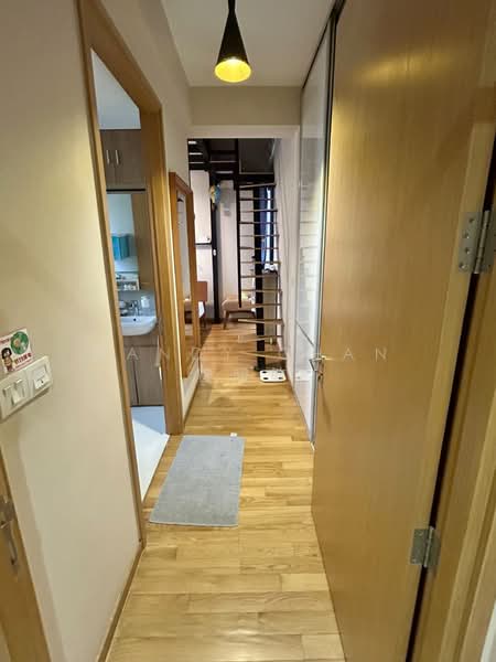 The Trilinq Condominium For Sale at S$ 2,700,000 | PropertyGuru Singapore - Master bedroom