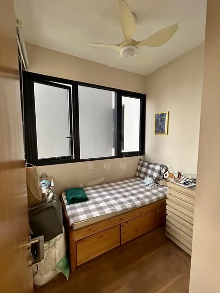 The Trilinq Condominium For Sale at S$ 2,700,000 | PropertyGuru Singapore - Common Bedroom 4