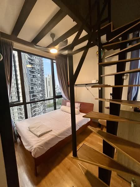 The Trilinq Condominium For Sale at S$ 2,700,000 | PropertyGuru Singapore - Master Bedroom