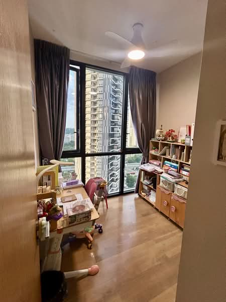 The Trilinq Condominium For Sale at S$ 2,700,000 | PropertyGuru Singapore - Common Bedroom 2