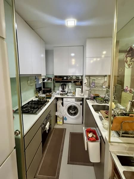 The Trilinq Condominium For Sale at S$ 2,700,000 | PropertyGuru Singapore - Kitchen