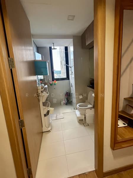 The Trilinq Condominium For Sale at S$ 2,700,000 | PropertyGuru Singapore - Master Bathroom