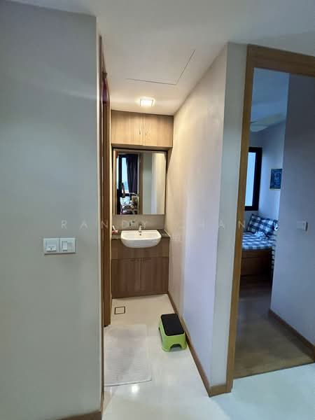 The Trilinq Condominium For Sale at S$ 2,700,000 | PropertyGuru Singapore - Common bathroom