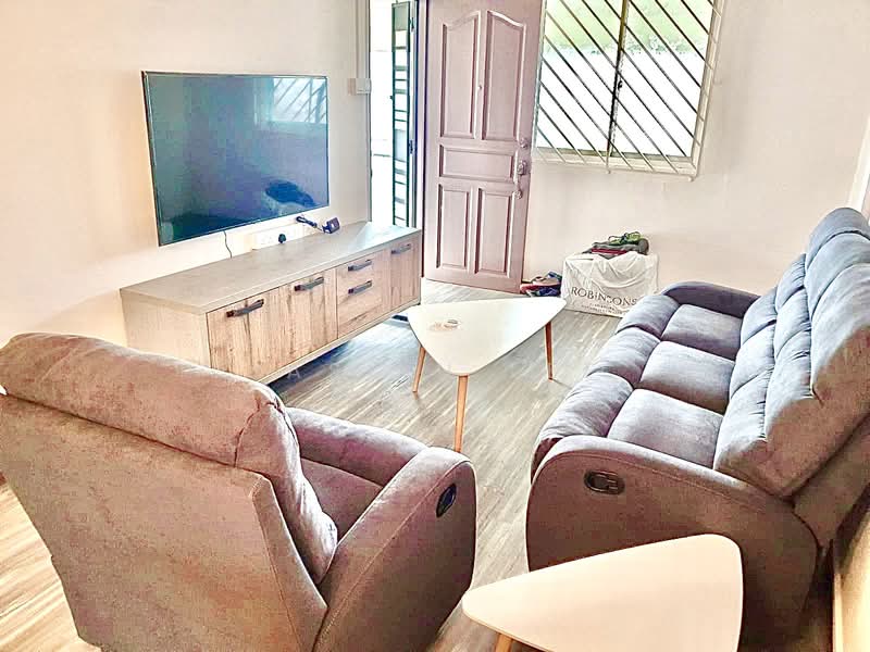 224 Yishun Street 21 HDB Flat For Sale at S$ 478,888 | PropertyGuru Singapore - Living Room