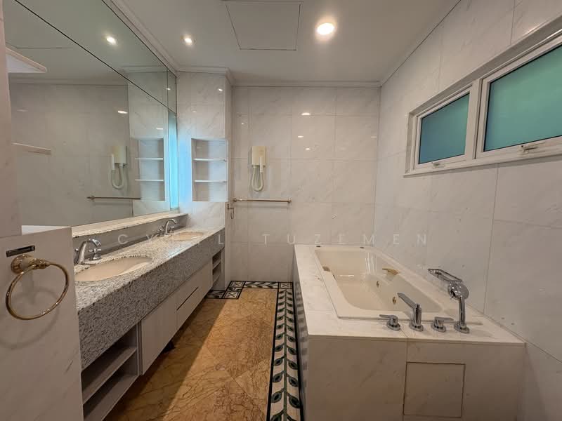 Corporate Landlord, Quiet & Spacious Property, Ridout, 7 Bedrooms, 9,500 sqft, Good Class Bungalow For Rent, by Cyril Tuzemen, 500090851 - Bathroom - PropertyGuru.com.sg