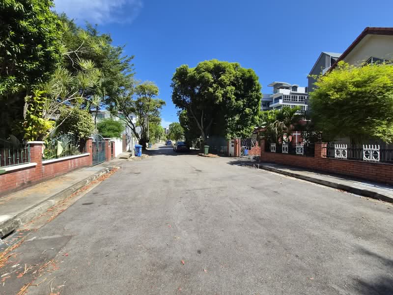 D15 Haigsville Drive Semi-D Huge Land Size! Call 9444.4449!, Haigsville Drive,Haig Road, Dunman,Katong,Joo Chiat,Paya Lebar, Eunos,Mountbatten,Changi Road,Goodman Road, 7 Bedrooms, 4,474 sqft, Semi-Detached House For Sale, by Lin Yisen, 500090874 - Ample Parking Outside - PropertyGuru.com.sg