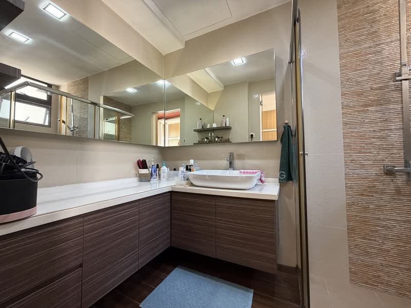 Seletaris Condominium For Sale at S$ 1,900,000 | PropertyGuru Singapore - Master Bathroom