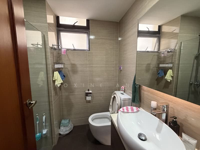 Seletaris Condominium For Sale at S$ 1,900,000 | PropertyGuru Singapore - Common bathroom