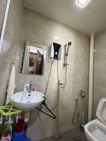 Seletaris Condominium For Sale at S$ 1,900,000 | PropertyGuru Singapore - Helper's Toilet