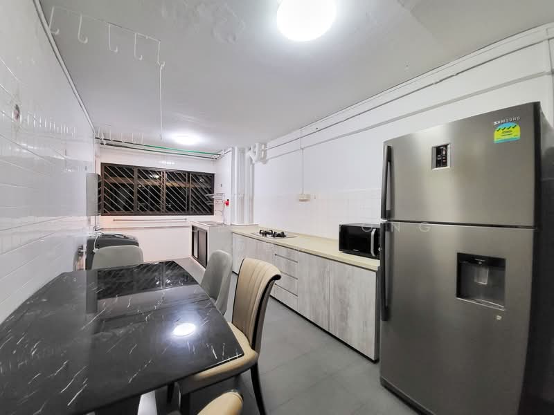 337 Hougang Avenue 7 HDB Flat For Sale at S$ 580,000 | PropertyGuru Singapore - Kitchen