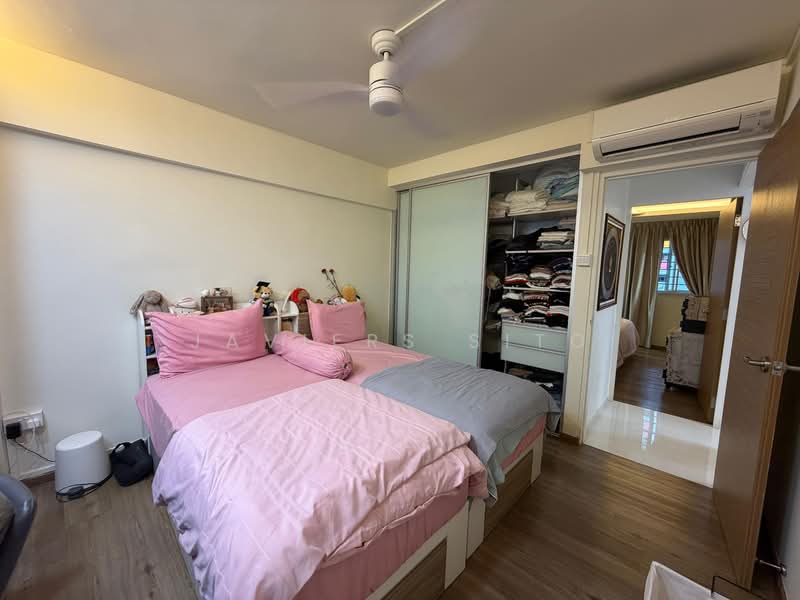 403 Pandan Gardens HDB Flat For Sale at S$ 599,999 | PropertyGuru Singapore - Bedroom