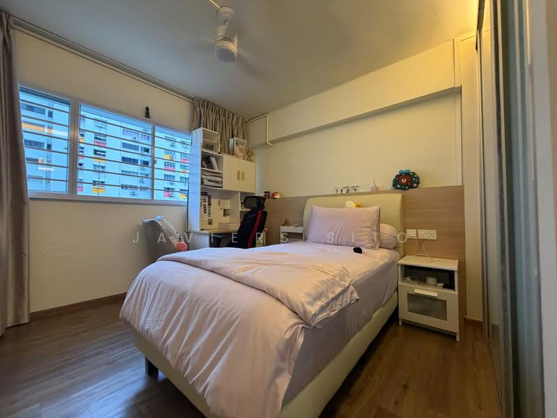 403 Pandan Gardens HDB Flat For Sale at S$ 599,999 | PropertyGuru Singapore - Bedroom