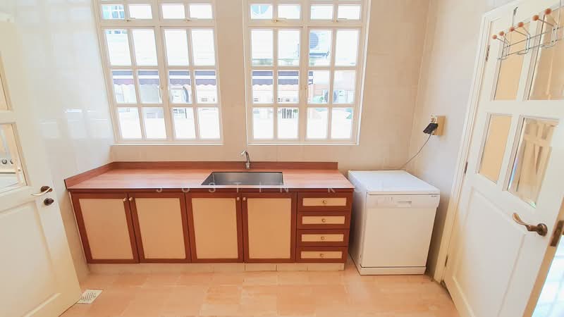 Woodgrove Estate, 5 Cedarwood Grove, 6 Bedrooms, 6,674 sqft, Detached House For Rent, by Justin Koh, 500090909 - Kitchen - PropertyGuru.com.sg