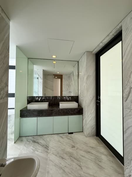 Skypark @ Somerset, 22 Saint Thomas Walk, 4 Bedrooms, 3,347 sqft, Apartment For Rent, by Elaine Goh, 500090911 - Bathroom - PropertyGuru.com.sg