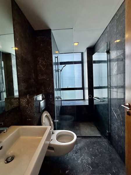 Skypark @ Somerset, 22 Saint Thomas Walk, 4 Bedrooms, 3,347 sqft, Apartment For Rent, by Elaine Goh, 500090911 - Bathroom - PropertyGuru.com.sg