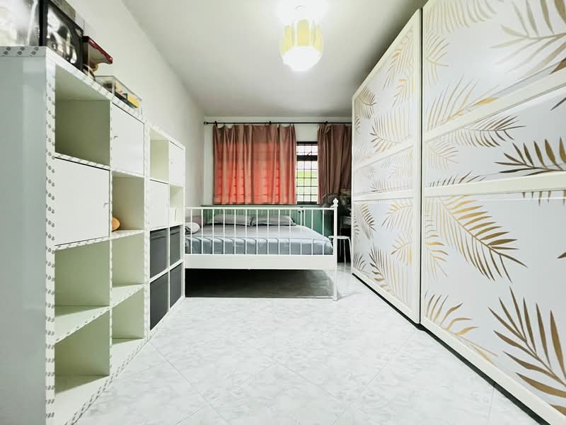 672A Choa Chu Kang Crescent HDB Flat For Sale at S$ 549,999 | PropertyGuru Singapore - Master Bedroom