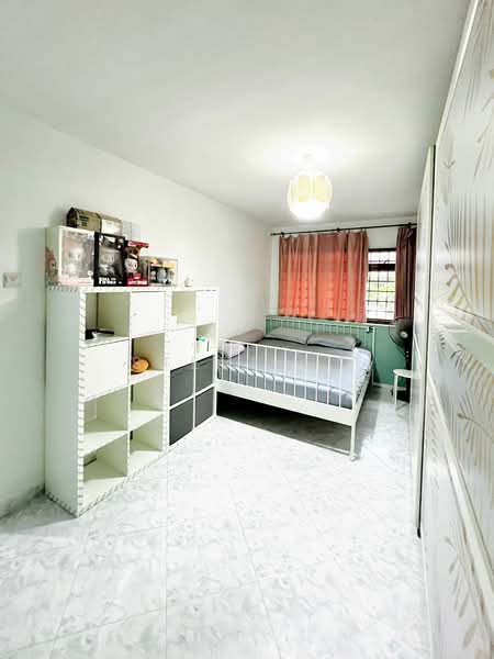 672A Choa Chu Kang Crescent HDB Flat For Sale at S$ 549,999 | PropertyGuru Singapore - Master Bedroom