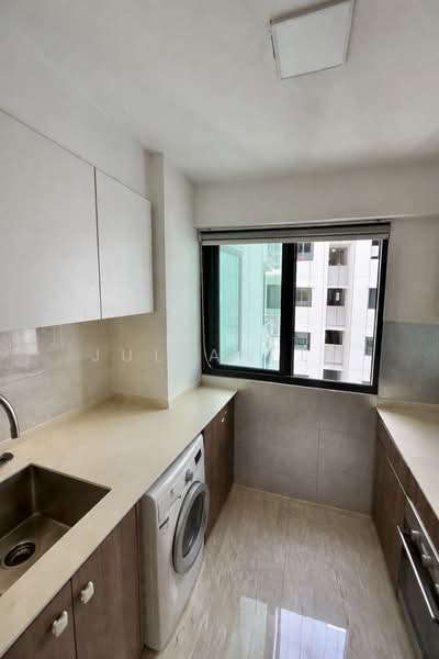 Kingsford Waterbay Condominium For Sale at S$ 1,330,000 | PropertyGuru Singapore - Kitchen