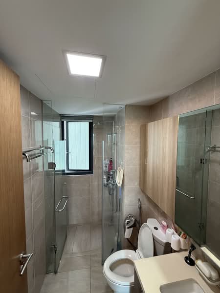 Kingsford Waterbay Condominium For Sale at S$ 1,330,000 | PropertyGuru Singapore - Bathroom