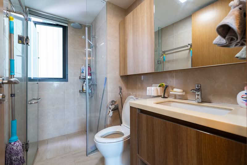 Kingsford Waterbay, Upper Serangoon View, 3 Bedrooms, 883 sqft, Condominium For Sale, by Julian Li, 500090942 - Bathroom - PropertyGuru.com.sg