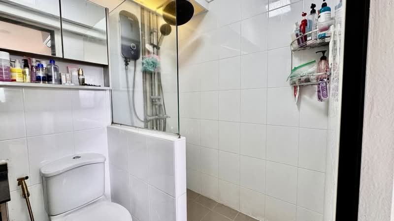 666A Punggol Drive HDB Flat For Sale at S$ 888,000 | PropertyGuru Singapore - Bathroom