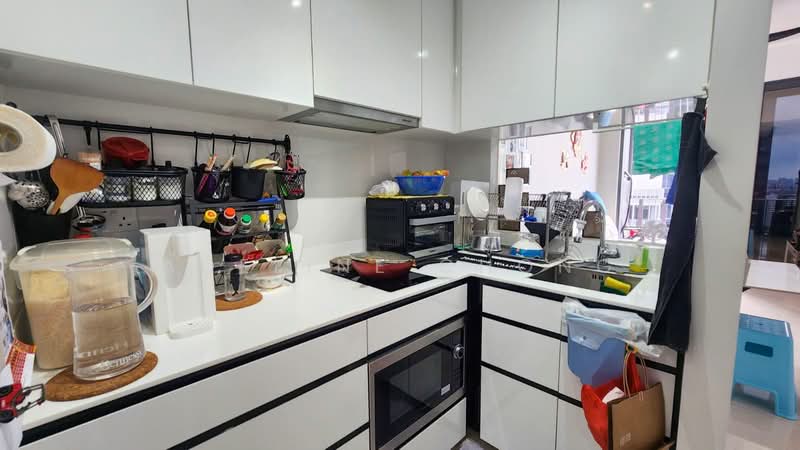 Parc Botannia Condominium For Sale at S$ 1,210,000 | PropertyGuru Singapore - Kitchen